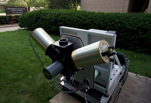The Atmospheric Emitted Radiance Interferometer (AERI), developed specifically for ARM, detects the unique spectral signature of infrared energy from carbon dioxide. 