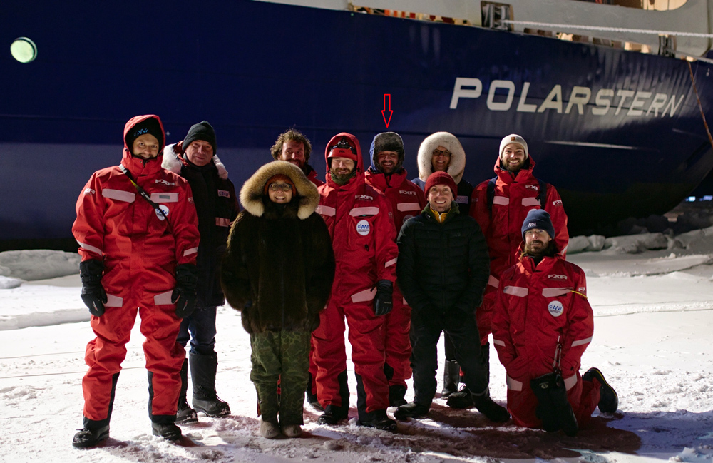 Tercio Silva with colleagues next to the Polarstern