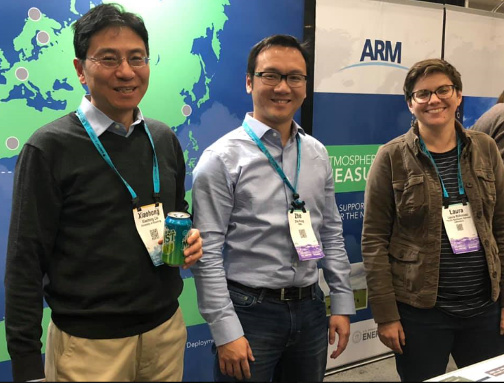 AGU attendees at ARM booth