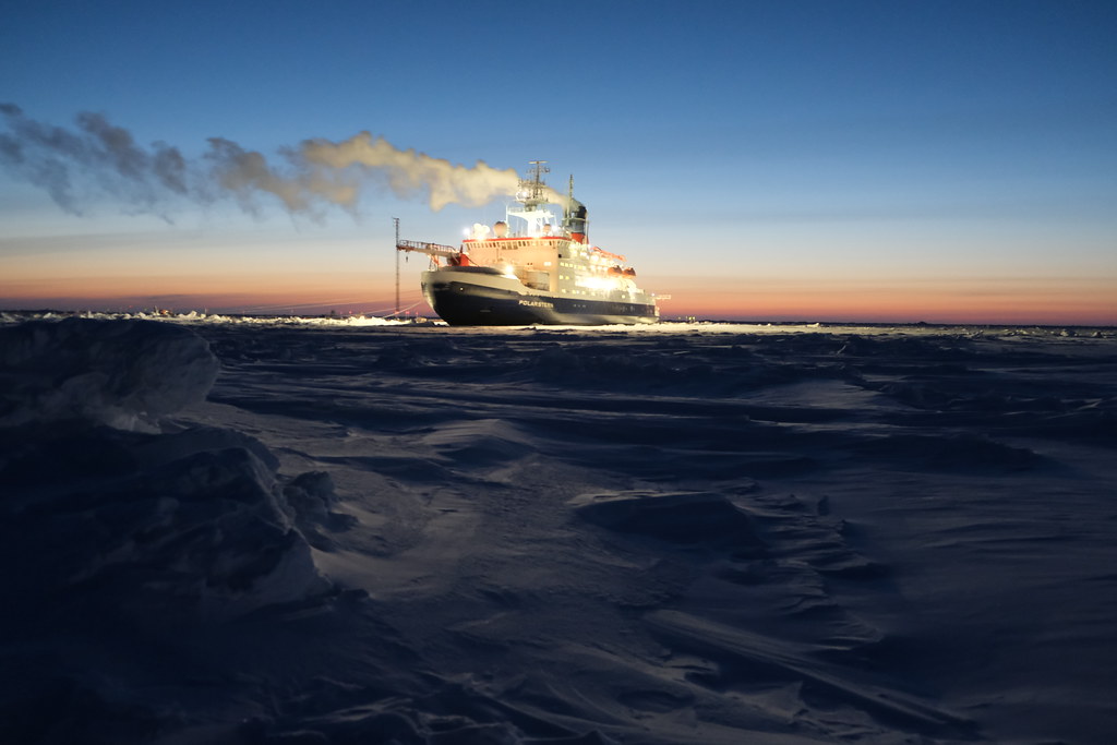 The R/V Polarstern idles in ice.