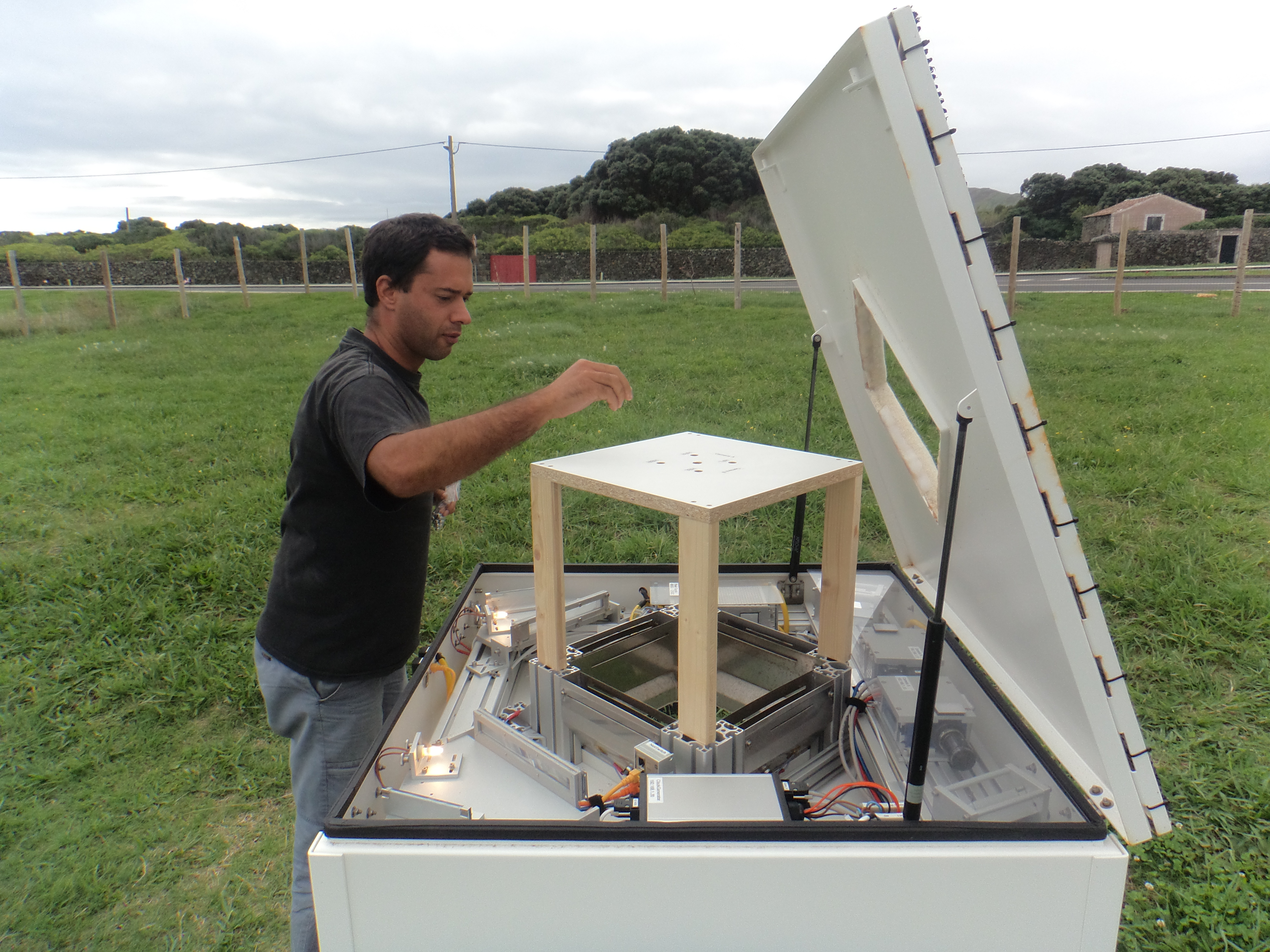 Bruno Cunha calibrates disdrometer