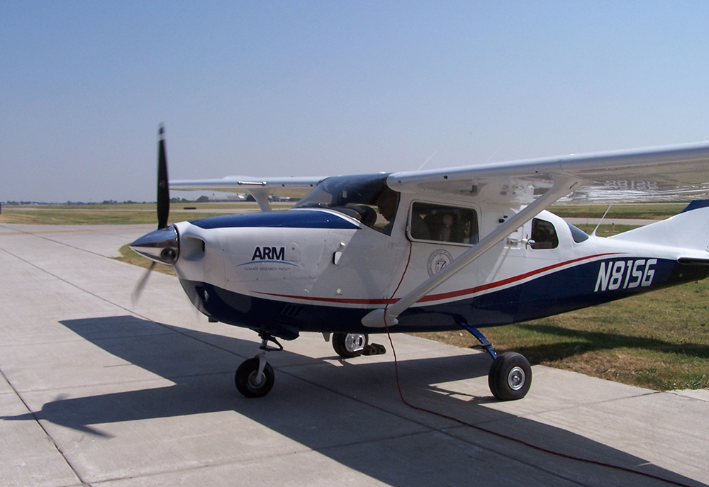 Cessna sits on the tarmac with its turboprop spinning